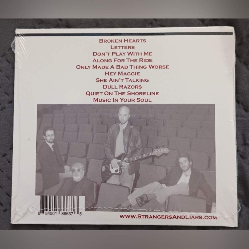 𝑺𝒕𝒓𝒂𝒏𝒈𝒆𝒓𝒔 𝒂𝒏𝒅 𝑳𝒊𝒂𝒓𝒔 𝑪𝑫 𝟓 𝑺𝒆𝒂𝒕 𝑪𝒐𝒏𝒄𝒆𝒓𝒕 𝑯𝒂𝒍𝒍 - Picture 4 of 7